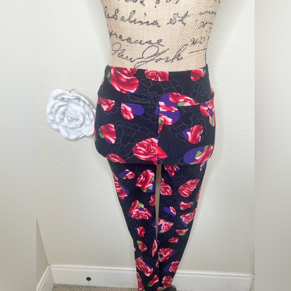 NTM: LuLaRoe Valentines Unicorn Black Lace with Hearts & Roses Print Sz OS - Picture 11 of 14
